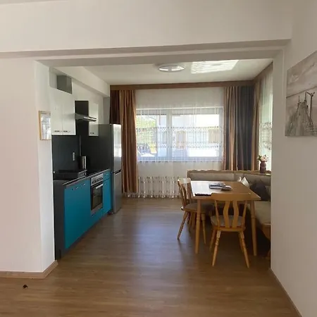 לינה וארוחת בוקר Alpina