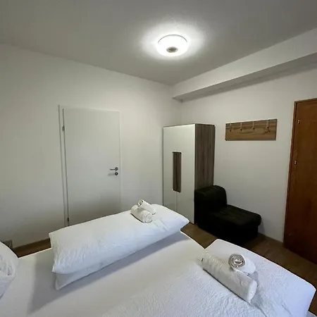 לינה וארוחת בוקר Alpina Roppen