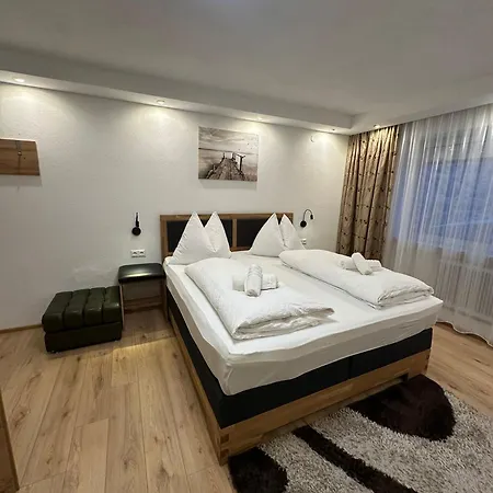 לינה וארוחת בוקר Alpina